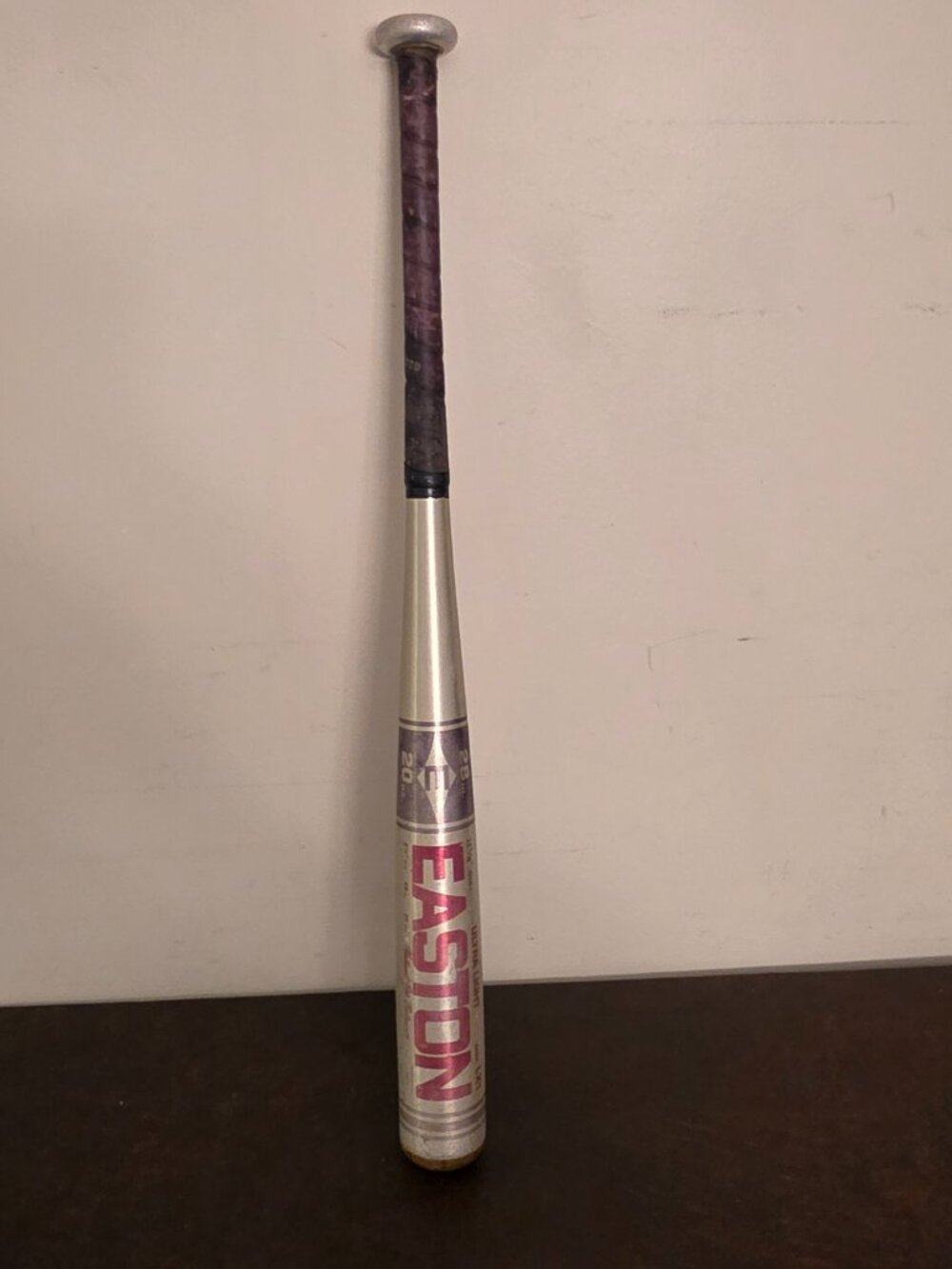 Easton Ultra Light MDL LX12820 Little League bat